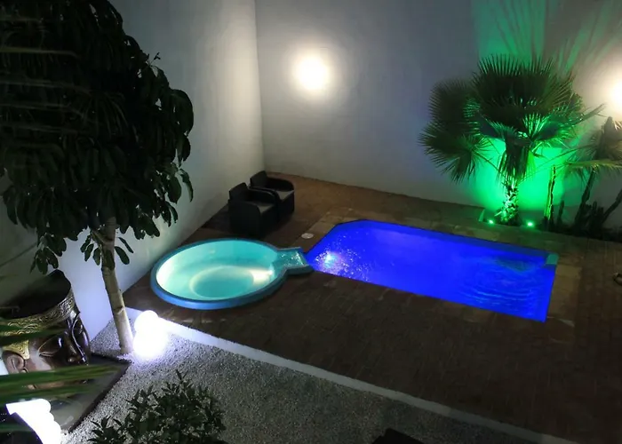 Casa-patio Palmeras *